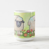 Schaf auf der Weide Kaffeetasse (Mittel)