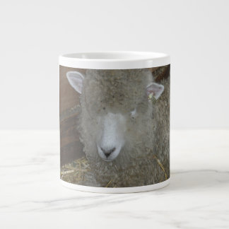 Schafe auf der Landkreis Jumbo-Tasse