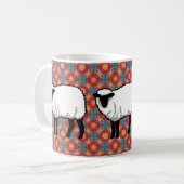 Schafe auf Verziertem rotem Muster Kaffeetasse (Vorderseite Links)