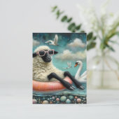 Schafe schwimmen in einem See mit Schwänen Postkarte (Stehend Vorderseite)