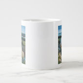 Schäfer mit Schafen in der Fluss-Landschaft Jumbo-Tasse (Vorderseite)
