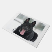 Schäfer schwarz im Schnee Fußmatte (Schrägansicht)