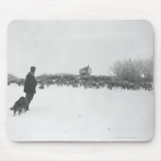 Schäfer und Hund im Schafslager Mousepad (Vorne)