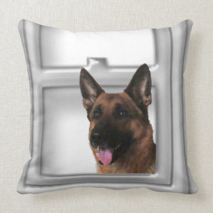 Schäferhund, der heraus das Fenster-Kissen schaut Kissen