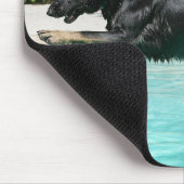 Schäferhund, der in Wasser springt Mousepad (Ecke)