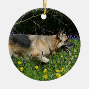 Schäferhund in den gelben Blumen Keramik Ornament