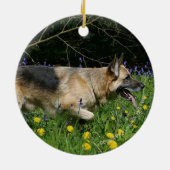 Schäferhund in den gelben Blumen Keramik Ornament (Hinten)
