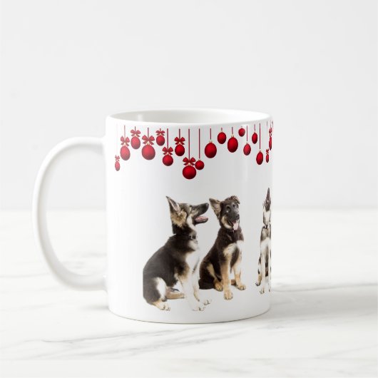 Schäferhund-Welpen und rote Verzierungen Kaffeetasse (Links)