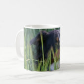 Schafhund im Gras Kaffeetasse (Vorderseite Links)