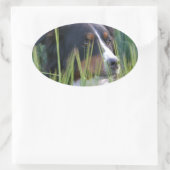 Schafhund im Gras Ovaler Aufkleber (Tasche)
