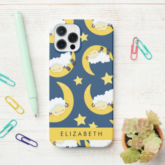 Schafmuster, schlafende Schafe, Mond, Ihr Name iPhone Hülle (Auf dem Schreibtisch)