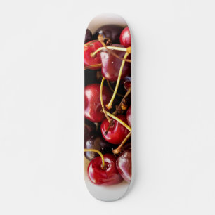 Schale mit Kirschen Skateboard