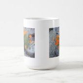 Schale mit schöner Kunst der Mohnblumen unter den Kaffeetasse (Mittel)