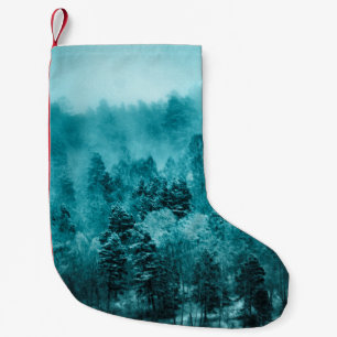SCHALTEN SIE SICH DAS FOTO DER GRÜNEN BÄUME IM TAG KLEINER WEIHNACHTSSTRUMPF
