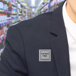 Schaltfläche "Firmenname und Logo auf dem grauen P Button<br><div class="desc">Square-Taste, die Sie anpassen können, um Ihren Firmennamen und Ihr Logo. Sie können diesen Knopf als einheitliches Zubehör Ihrer Mitarbeiter verwenden. Sie können es auch als Verpackungszubehör verwenden. Sie können es auch in Ihr Marketing aufnehmen, um Ihr Unternehmen zu werben oder Ihren Namen für Ihre Kunden zu fördern. Schaltfläche, die...</div>