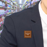 Schaltfläche "Firmenname und Logo" Button<br><div class="desc">Square-Taste, die Sie anpassen können, um Ihren Firmennamen und Ihr Logo. Sie können diesen Knopf als einheitliches Zubehör Ihrer Mitarbeiter verwenden. Sie können es auch als Verpackungszubehör verwenden. Sie können es auch in Ihr Marketing aufnehmen, um Ihr Unternehmen zu werben oder Ihren Namen für Ihre Kunden zu fördern. Schaltfläche, die...</div>