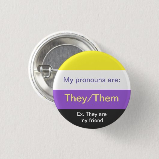 Schaltfläche "Nicht binäres Flag, das sie/sie auss Button (Vorne & Hinten)