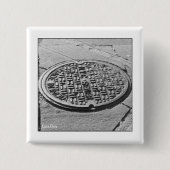 Schaltfläche NYC Manhole Cover Square Button (Vorderseite)