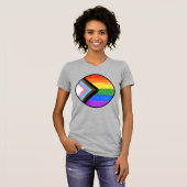 Schaltfläche "Progress Pride Stripes" T-Shirt (Vorne ganz)