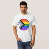 Schaltfläche "Progress Pride Stripes" T-Shirt (Vorne ganz)