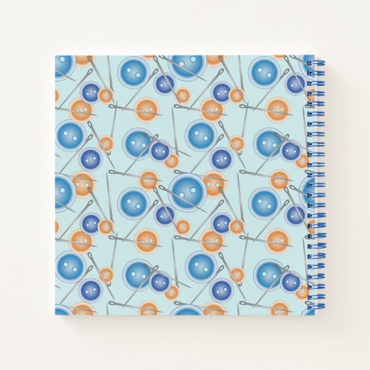 Schaltflächen und Muster der Nähnadel Notizbuch (Rückseite)