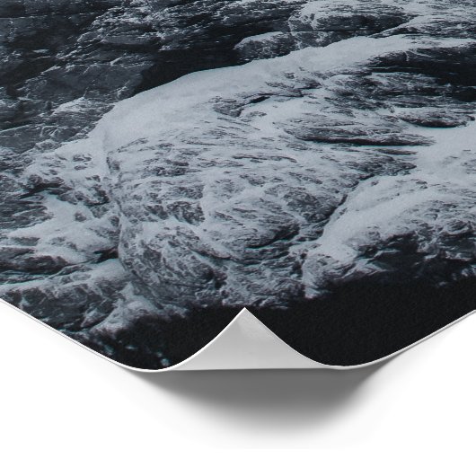 Scharfe Kanten von Bergen und weichen Wolken Poster (Ecke)