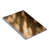 Schatten auf braunem Teppichboden Notizblock (Rechte Seite)