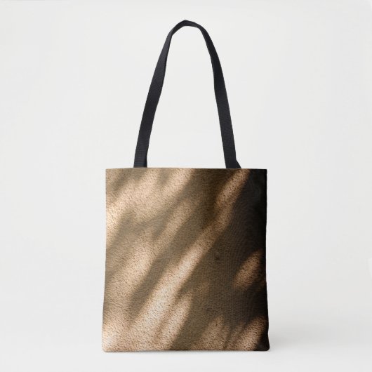 Schatten auf braunem Teppichboden Tasche (Vorderseite)