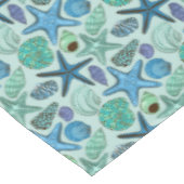 Schatten der blauen Seashells und des Tischdecke (Schrägansicht)