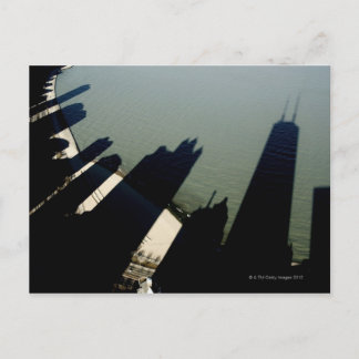 Schatten des Hancock-Turms und der Gebäude der Apa Postkarte