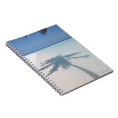 Schatten einer Palme an einem menschenleeren Stran Notizblock (Rechte Seite)