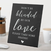 Schatten lassen sich nicht von unserer Liebe verbl Sockelschild (In Situ)