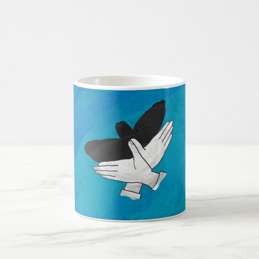 Schattenadler auf blau kaffeetasse (Mittel)