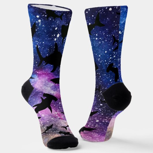 Schattenhai Haiwal in Gradientengalaxie Weltraum Socken (Gewinkelt)