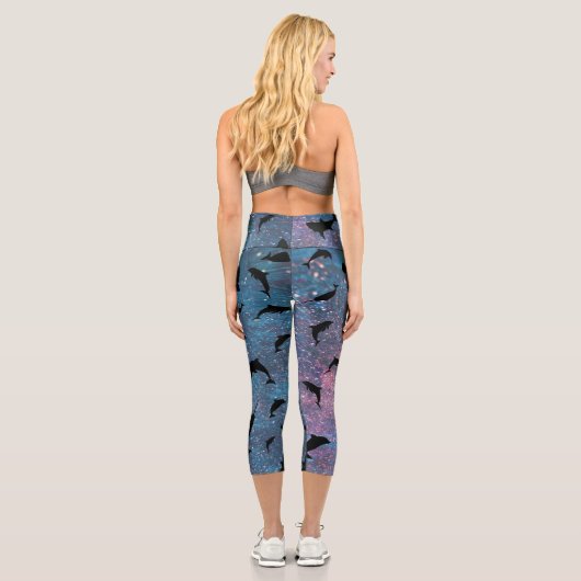 Schattenhai-Wal in Gradientengalaxie Capri Leggings (Rückseite)