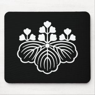 Schattige Paulownie mit 5&3 Blüten Mousepad