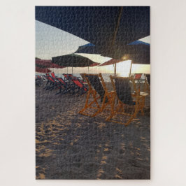 Schattige Strandbestuhlung bei Sonnenuntergang Puzzle