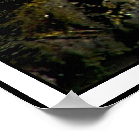 Schatztruhe von Gold auf den Felsen Poster (Ecke)