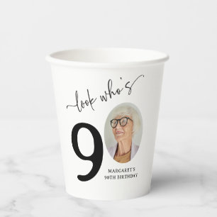 Schau mal wer 90 ist! Modernes Foto zum 90. Geburt Pappbecher