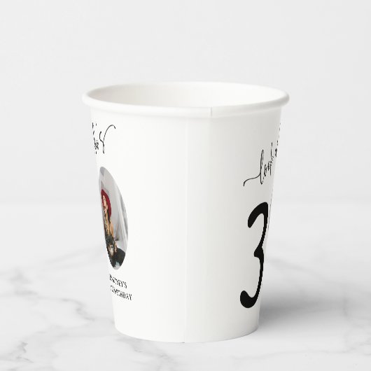 Schau mal, wer ist 30! Modernes Foto 30. Geburtsta Pappbecher (Rechts)