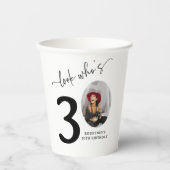 Schau mal, wer ist 30! Modernes Foto 30. Geburtsta Pappbecher (Vorderseite)