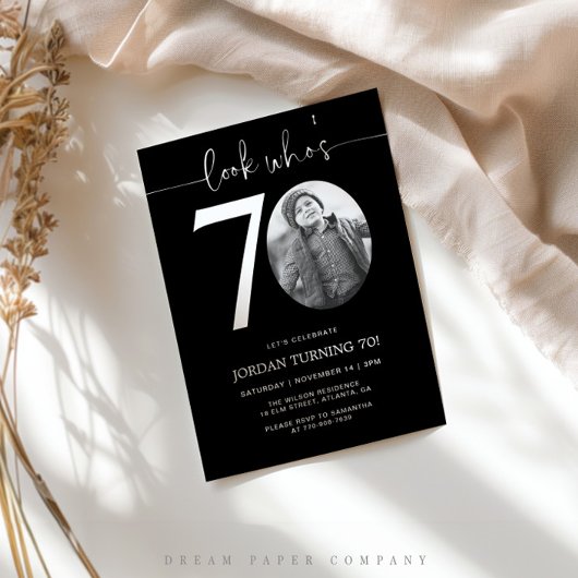 Schau mal, wer ist 70 | Black 70. Birthday Invite Einladung
