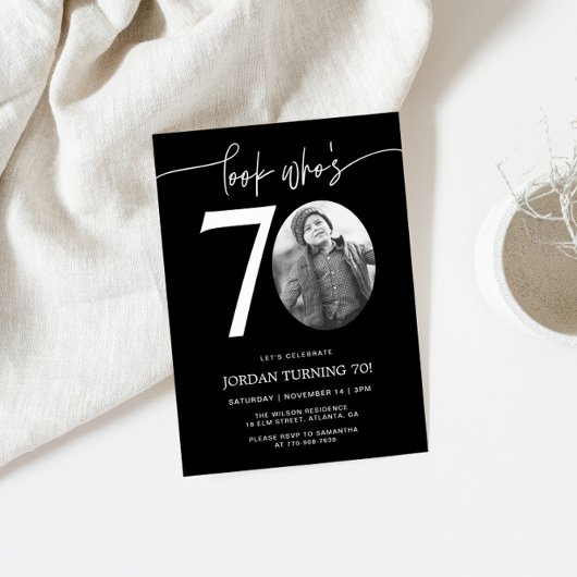 Schau mal, wer ist 70 | Black 70. Birthday Invite Einladung