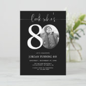 Schau mal, wer ist 80 | Black 80. Birthday Invite Einladung (Stehend Vorderseite)