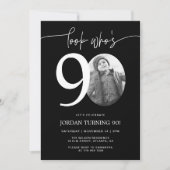 Schau mal, wer ist 90 | Black 90. Birthday Invite Einladung (Vorderseite)