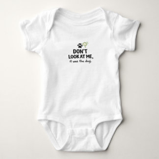 Schau mich nicht an, es war der Hund Baby Bodysuit Strampler