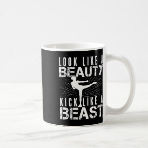 Schau wie ein Schönheitskick wie ein Bestie Kickbo Kaffeetasse