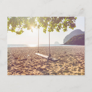 Schauen Sie bei Sonnenuntergang am Strand Postkarte