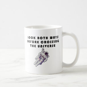 Schauen Sie in beide Richtungen, bevor Sie das Uni Kaffeetasse