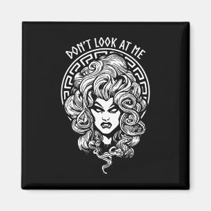 Schauen Sie mich lustig Feminist Halloween Goth Me Magnet